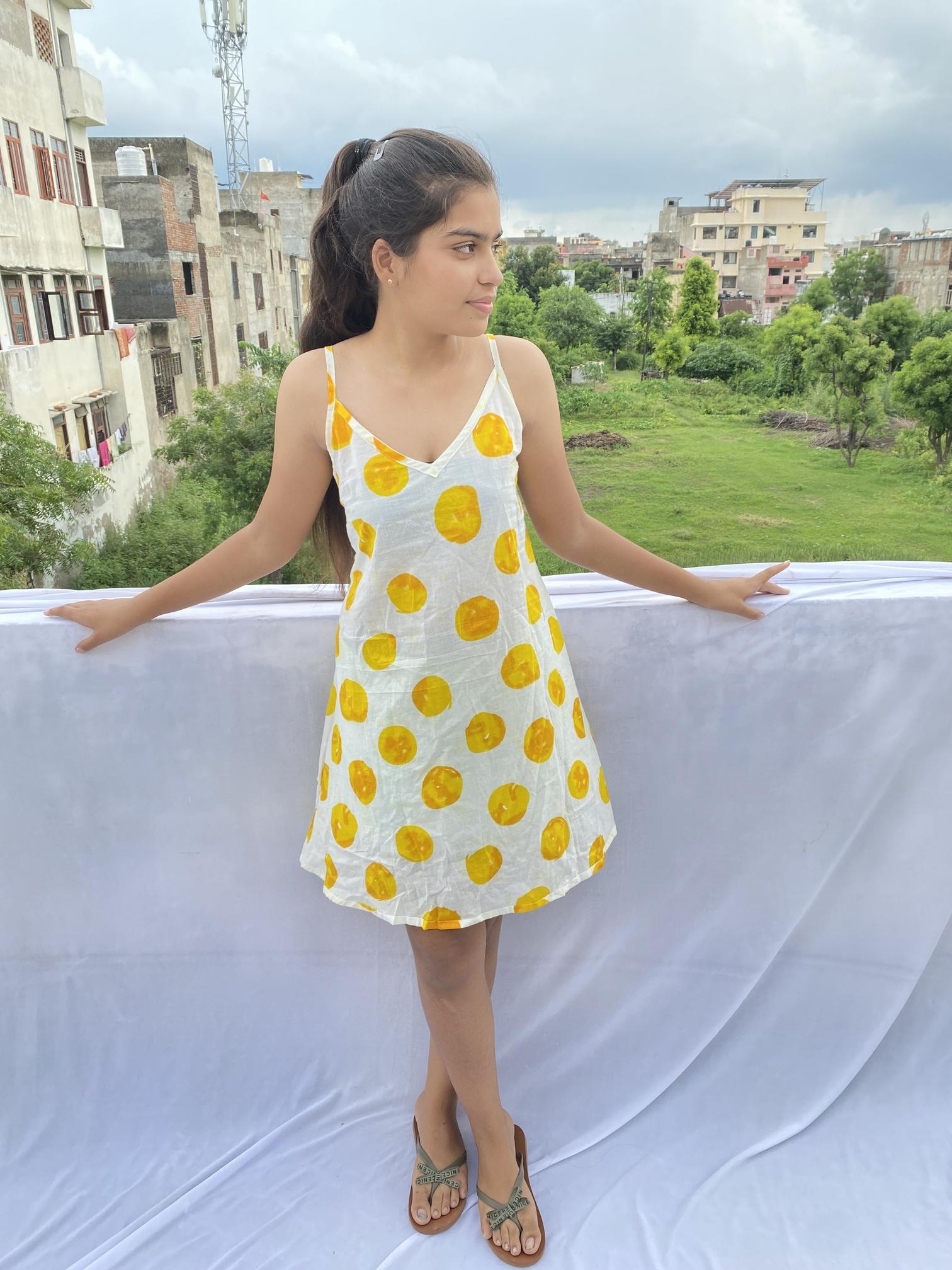 สีเหลือง