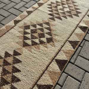 Alfombra Vintage, Alfombra Turca de 2.5x11.7 pies, Alfombra de Lana Marrón con Camuflaje Blanco - Product Image 2