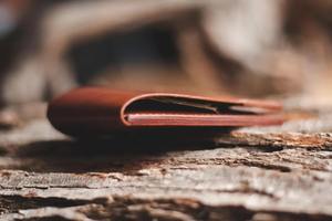 Portefeuille en cuir classique Offre Spéciale fabriqué à la main avec un design mince et des coutures durables pour un usage quotidien disponible au meilleur prix - Product Image 2