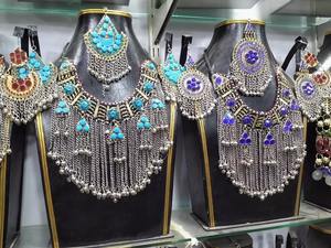 Collar de Moda Vintage para Mujer, Hecho a Mano en Afganistán, con Cuentas de Vidrio Plateadas Antiguas con Diseño Geométrico de Diamantes - Product Image 2