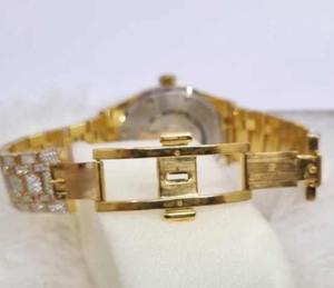 Montre analogique en or jaune sertie de diamants Moissanite, mouvement de montre à quartz - Product Image 5