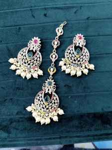 Boucles d'oreilles traditionnelles de haute qualité avec Tikka pour femmes Vintage Ethnic Indian Heritage Jewelry Idéal pour les festivals, les mariages - Product Image 2