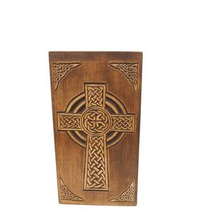 Urna de madera personalizada con Cruz Celta para cenizas humanas, caja conmemorativa de madera tallada, recuerdo, cremación, estilo vikingo medieval - Product Image 6