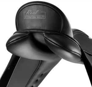 Selle d'Équitation Anglaise Professionnelle en Cuir avec Arceau en Plastique – Couleurs Personnalisables, Durable et Confortable pour le Saut et la Course - Product Image 5