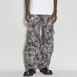 Pantalones cargo lavados Vintage para hombre logotipo personalizado bordado costura empalme diseño con remaches calle moda estilo casual - Product Image 3