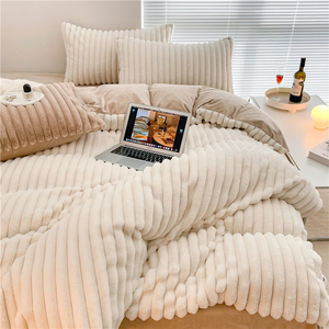 Parure de lit de luxe hiver douillet 4 pièces en <span class=keywords><strong>flanelle</strong></span> rayée polaire, comprenant couette moelleuse, housse de couette, couvre-lit, drap plat et taies d'<span class=keywords><strong>oreiller</strong></span> - Product Image 1