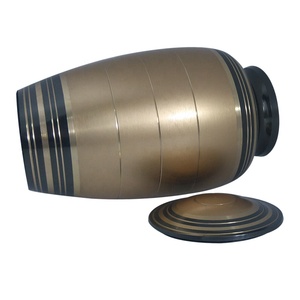 Matériau pur écologique 100% Urne funéraire pour adultes fabriquée à la main Urne de crémation Urne en laiton massif pour cendres humaines - Product Image 4