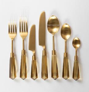 Juego de Cubiertos de metal con acabado dorado hecho a mano con mango acrílico para el hogar y mesa de cena de boda juego de cubiertos decorativos - Product Image 3