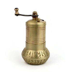 Juego de molinillo de sal y pimienta de latón con núcleo de cerámica Dispensador de especias Premium Elegante y disponible a un precio asequible - Product Image 1