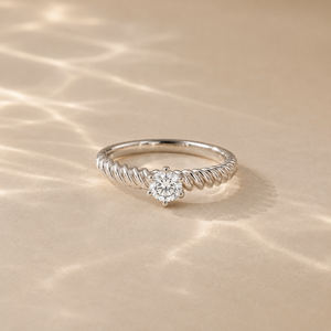 Bague solitaire en zircon blanc taille princesse en or blanc plaqué rhodium - Product Image 6