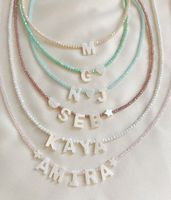 Collier personnalisé en gros avec initiale en pierre précieuse, pendentif lettre léger en tourmaline et perles de rocaille, bijoux en pierre naturelle pour femme, idéal pour un cadeau