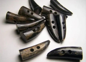 Bascule en corne de buffle polie pour manteaux 100% Bascule en corne de boeuf naturelle pour vestes et chandails accepter la bascule en corne de Logo personnalisé - Product Image 2