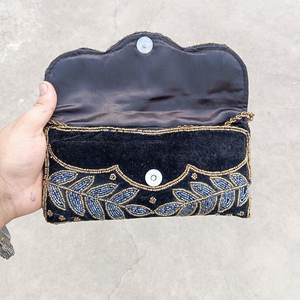 Pochette perlée de velours noir, sac de soirée d'embrayage de mariage Floral bleu, pochette perlée à la main avec bandoulière tressée, sac à main rétro - Product Image 3