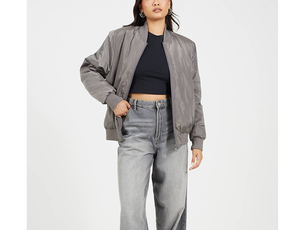 Blouson Bomber en Satin de Polyester Argenté Brodé Personnalisé OEM pour Femme – Tendance, Idéal Soirées, Grande Taille XL, Ultra Fin, Style Universitaire - Product Image 2