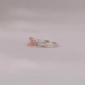 แหวนเพชรโซลิแทร์สำหรับผู้หญิงปลูกในห้องปฏิบัติการได้รับการรับรอง2.35 CT สีชมพูมรกต - Product Image 6