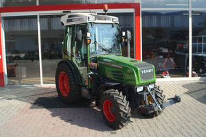Tracteur agricole Fendt 4x4 de haute qualité avec transmission par engrenages, moteur 25 CV, pompe, boîte de vitesses, composants essentiels, roulement et moteur - Product Image 1