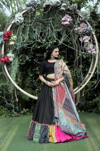 Novo Designer Navratri Rayon Especial Rosca Bordado Trabalho Lehenga Blusa Cadeia Anexado Com Latkan <span class=keywords><strong>Dori</strong></span> E Dupatta