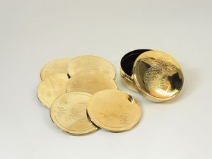 Ensemble de sous-verres en laiton unique avec finition antique, parfait pour les intérieurs rustiques, les maisons traditionnelles et les tables à manger classiques - Product Image 4