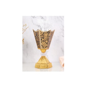 Tema elegante Acabado de latón Soporte de palo de incienso clásico Quemador de incienso dorado Quemador de metal con forma curva de metal - Product Image 1