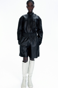 Vente en gros 100% short de haute qualité en faux cuir de couleur noire Sondage sur les shorts personnalisé ample ajusté style cargo en cuir pour femmes - Product Image 2