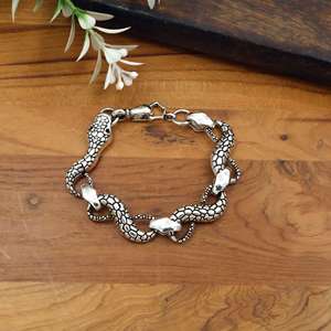 สร้อยข้อมือเงินแบบโซ่ลายงูสำหรับผู้ชาย สไตล์โกธิค พังก์ ลายสัตว์ สร้อยข้อมือสแตนเลส เครื่องประดับแฟชั่น ออกแบบได้ตามสั่ง - Product Image 4