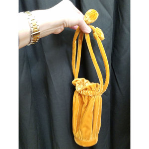 Robe de soirée élégante en velours d'inspiration vintage avec détail de pompon Burnt Orange - Product Image 6