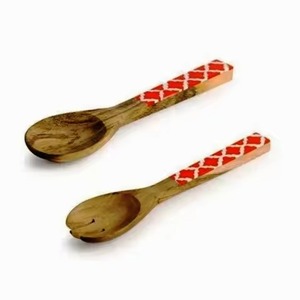 Ensemble d'ustensiles de cuisine en bois faits à la main pour servir la salade - Product Image 2