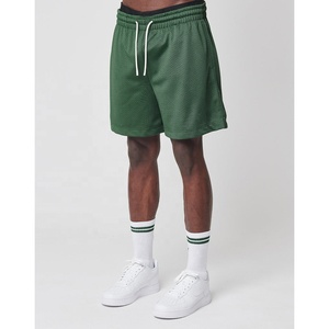 Vente à chaud de shorts décontractés à séchage rapide pour hommes avec logo personnalisé imprimé écologique de style de rue peigné solide maille respirante - Product Image 2
