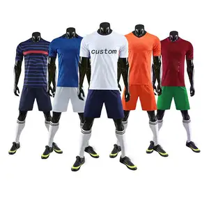 새로운 사용자 정의 만든 2022 도매 축구 팀 착용 저렴한 사용자 정의 스포츠 저지 새로운 모델 축구 저지 유니폼