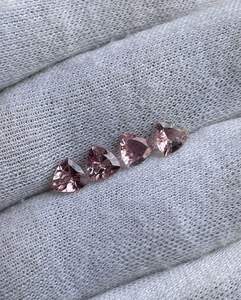 Lote de turmalina rosa bebé natural. Turmalina rosa bebé facetada en forma de corazón. - Product Image 2