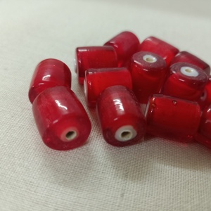 Cuentas de corazón rojo y blanco de 12mm de tamaño para la fabricación de collares y pulseras para el uso de decoración de reventa de diseñadores de joyas - Product Image 3