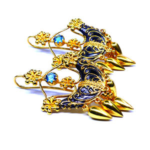 Boucles d'oreilles pendantes classiques et tendance en argent sterling 925 fabriquées en Inde, bijoux de mariage avec topaze bleue et placage or pour femmes - Product Image 5