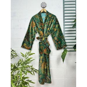 Elegante Bata Floral Verde Malibu Azulado de Lujo Unisex, Chaqueta Reversible de Otoño Invierno con Forro de Seda, Vestido de Novia de Terciopelo de Lujo - Product Image 1