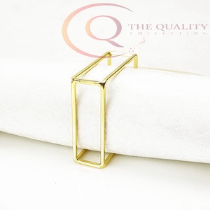 Anneaux de serviette élégants pour tables à manger, améliorant la présentation avec un design raffiné - Product Image 1