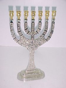 Motif en relief Premium Royal Look Luxures Fantaisie Menorah Bougeoir Vente Chaude Vintage Classique Look Candélabre Menorah - Product Image 4