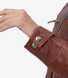 Veste de motard en cuir véritable pour femmes avec fermeture à glissière Veste de protection pour moto avec coussinets pour un confort sûr - Product Image 4