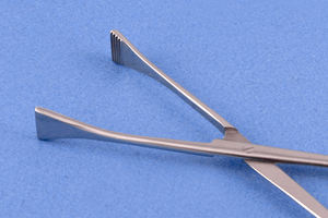 Pinza Hemostática Green-Armytage con Junta de Tornillo, Mandíbula de 15 mm, 220 mm de Largo, Instrumentos Quirúrgicos Rectos, Fabricante en Pakistán - Product Image 5