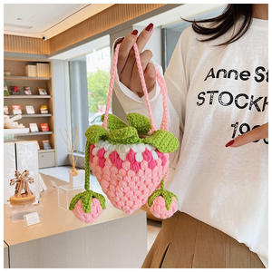 Bolso Bandolera Tejido a Mano, Nuevo Estilo, Diseño de Fresa en Crochet, Monedero Infantil, Bolso Pequeño con Flores y Plantas Decorativas - Product Image 4