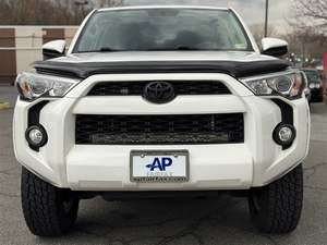 2023 Toyota 2019 Toyota 4 Runner SR5 4WDTurbo Motor Asientos de cuero Interior oscuro Bastante usado - Product Image 4