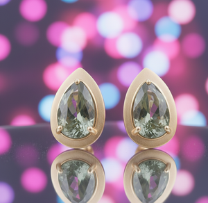 Clous d'oreille en labradorite en forme de poire |   Argent sterling 925 plaqué or 18 carats |   Boucle d'oreille petite et fine pour tous les jours, 2 pouces, 6 grammes - Product Image 3