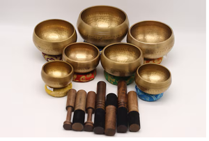 Cuenco Tibetano de Bronce Antiguo con Grabado en Relieve o Martillado para la Salud y Sonido Mágico - Product Image 5