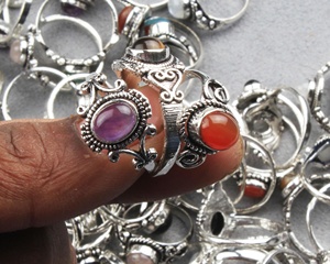 Bagues géométriques de style punk empilables en cuivre et laiton plaqué argent avec mélange de pierres de cristal de formes variées, fabriquées à la main - Product Image 2