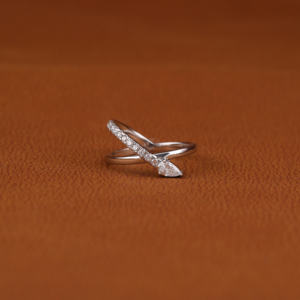 Anillo de compromiso de platino Pera y corte redondo Diamantes cultivados en laboratorio Piedras de acento glamorosas Anillo de diamantes cultivados en laboratorio - Product Image 1