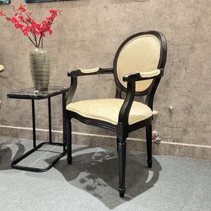 Fauteuil d'appoint Louis capitonné avec revêtement en cuir et structure en bois peint de style antique pour bureau à domicile - GCF118 - Product Image 2