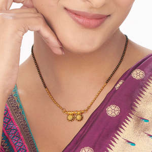 Pendentif Mangalsutra plaqué or avec breloque en perle - Product Image 3