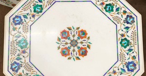 Table basse en marbre contemporaine sur mesure avec Minakari complexe travail pour la revente de décoration de la maison dans les magasins - Product Image 5