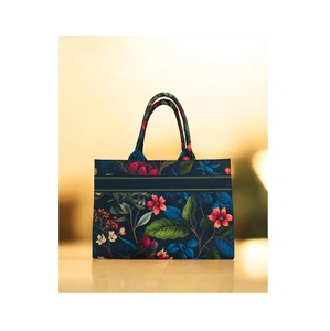 Sac fourre-tout polyvalent de meilleure qualité pour femmes Sac à main durable avec plusieurs poches et fermeture à glissière pour un transport quotidien Prix - Product Image 1