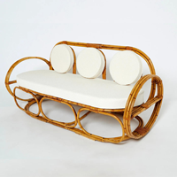 Canapé vintage en rotin avec design circulaire, meubles bohèmes pour le salon