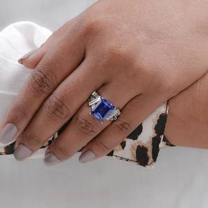 แหวนหมั้นเพชรเม็ดเดี่ยวสีทองและสีเงินมรกตสีฟ้า6ctw ไม่เหมือนใครเหมาะสำหรับเป็นของขวัญแนววินเทจ - Product Image 2