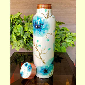 Nuevo precio de fábrica hecho a mano indio 2L botella de agua de cobre puro para gimnasio Yoga New Look diseño impreso al por mayor - Product Image 5